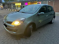 Grün Gebraucht 2008 Renault Clio II Kleinwagen | 2.999 €