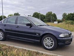 Blau Gebraucht 2000 BMW 320 Limousine | 7.600 €