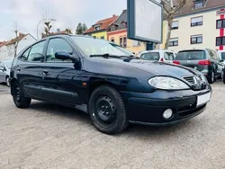 Blau Gebraucht 2000 Renault Mégane Limousine | 2.200 € (Fairer Preis)