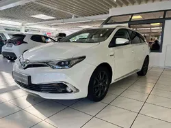 Novaweiß perleffekt Gebraucht 2015 Toyota Auris Hybrid Plus Kombi | 12.890 € (Guter Preis)