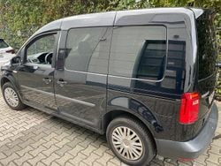 Schwarz Gebraucht 2015 VW Caddy Van / Kleinbus | 7.500 € (Fairer Preis)