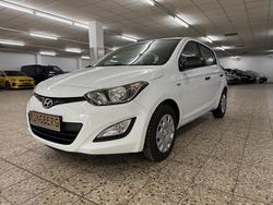 Weiß Gebraucht 2014 Hyundai i20 Limousine | 6.399 € (Guter Preis)