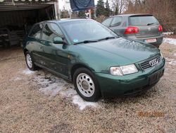 Grün Gebraucht 1999 Audi A3 Ambiente Limousine | 1.950 € (Fairer Preis)