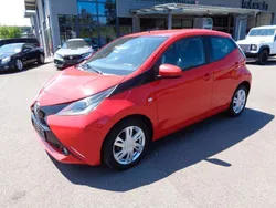 Rot Gebraucht 2015 Toyota Aygo X-play Kleinwagen | 6.999 € (Teuer)