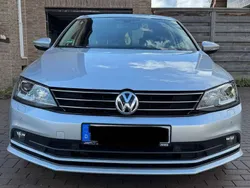 Silber Gebraucht 2015 VW Jetta Basis Limousine | 11.000 € (Etwas zu teuer)