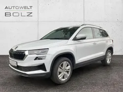 Weiss Gebraucht 2024 Skoda Karoq Selection SUV | 32.590 € (Fairer Preis)