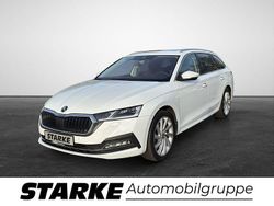 Moonweiss metallic Gebraucht 2023 Skoda Octavia Style Kombi | 31.630 € (Teuer)