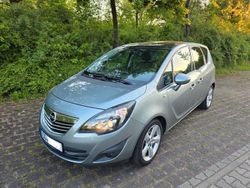 Grau Gebraucht 2011 Opel Meriva Innovation Van / Kleinbus | 6.900 € (Etwas zu teuer)