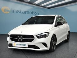 Weiß Gebraucht 2023 Mercedes B200 Van / Kleinbus | 28.599 € (Guter Preis)