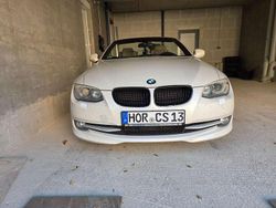 Weiß Gebraucht 2011 BMW 330 Cabriolet Cabrio | 10.750 €