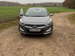 Grau Gebraucht 2014 Hyundai i30 Classic Limousine | 6.600 € (Fairer Preis)