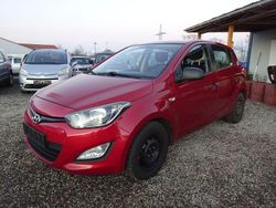 Rot Gebraucht 2012 Hyundai i20 Classic Limousine | 2.000 € (Etwas zu teuer)