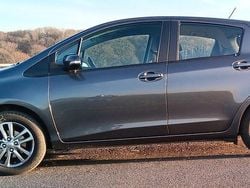 Grau Gebraucht 2016 Toyota Yaris Comfort Kleinwagen | 7.900 € (Guter Preis)