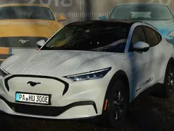 Starwhite platinium metallic Gebraucht 2023 Ford Mustang Mach-E Basis SUV | 43.999 € (Etwas zu teuer)