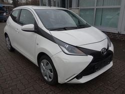 Weiß Gebraucht 2016 Toyota Aygo X-play Kleinwagen | 7.050 € (Guter Preis)