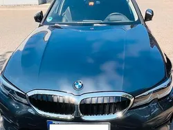 Grau Gebraucht 2021 BMW 330e Sport Line Kombi | 31.500 € (Fairer Preis)