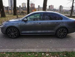 Grau Gebraucht 2011 VW Jetta Limousine | 5.400 € (Etwas zu teuer)