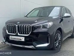 Saphirschwarz metallic Gebraucht 2023 BMW iX1 xLine SUV | 38.299 € (Guter Preis)