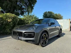 Grau Gebraucht 2020 Porsche Cayenne Turbo SUV | 67.900 €