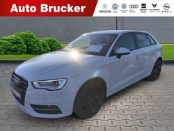 Weiss Gebraucht 2016 Audi A3 Sportback Attraction Limousine | 14.470 € (Etwas zu teuer)