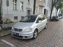 Grau Gebraucht 2005 Opel Zafira Van / Kleinbus | 2.950 € (Etwas zu teuer)