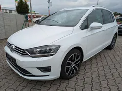 Weiß Gebraucht 2016 VW Golf Sportsvan Highline Van / Kleinbus | 14.300 € (Fairer Preis)