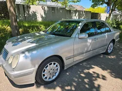 Grau Gebraucht 2000 Mercedes E220 Limousine | 2.599 € (Superpreis)