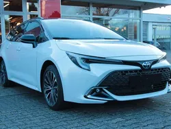 Weiß Neu 2025 Toyota Corolla Limousine | 33.350 €