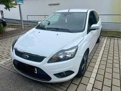 Weiß Gebraucht 2008 Ford Focus Limousine | 1.800 € (Guter Preis)