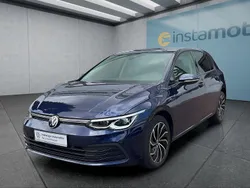 Blau Gebraucht 2020 VW Golf VIII Life Kleinwagen | 18.849 € (Fairer Preis)