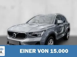 Grau metallic Gebraucht 2023 Volvo XC40 Core SUV | 34.270 € (Guter Preis)