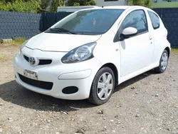 Weiß Gebraucht 2011 Toyota Aygo Cool Kleinwagen | 1.800 € (Fairer Preis)