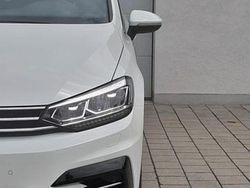 Pure white Gebraucht 2017 VW Touran Van / Kleinbus | 22.499 €