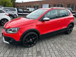 Rot Gebraucht 2016 VW Polo Cross Kleinwagen | 12.950 € (Etwas zu teuer)