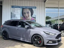 Grau Gebraucht 2017 Ford Focus ST Limousine | 18.967 € (Etwas zu teuer)