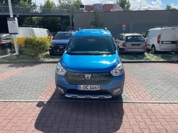 Blau Gebraucht 2018 Dacia Dokker Celebration Van | 12.499 € (Fairer Preis)
