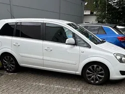 Weiß Gebraucht 2010 Opel Zafira Van / Kleinbus | 2.900 € (Guter Preis)