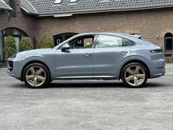 Arktikgrau Gebraucht 2025 Porsche Cayenne SUV | 119.790 €