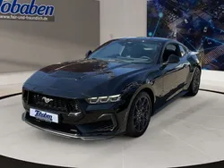 Absolute black metallic Neu 2025 Ford Mustang GT Fastback Coupé | 64.250 € (Etwas zu teuer)
