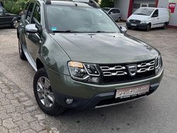 Grün Gebraucht 2014 Dacia Duster Lauréate SUV | 8.450 € (Fairer Preis)