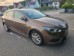 Braun Gebraucht 2017 Renault Mégane IV Intens Limousine | 10.200 € (Etwas zu teuer)