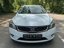 Weiß Gebraucht 2010 Kia Ceed Limousine | 2.800 € (Superpreis)