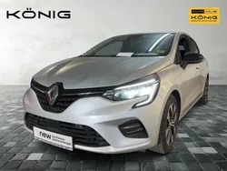 Grau Gebraucht 2024 Renault Clio V SE Limousine | 14.499 € (Fairer Preis)