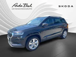Schwarz (blackmagic perleffekt) Gebraucht 2024 Skoda Karoq Selection SUV | 31.590 € (Fairer Preis)