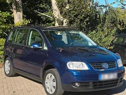 Blau Gebraucht 2004 VW Touran Van / Kleinbus | 2.100 € (Etwas zu teuer)