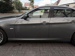 Grau Gebraucht 2009 BMW 325 Comfort Edition Limousine | 11.800 € (Teuer)