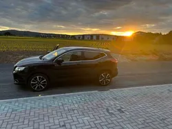 Schwarz Gebraucht 2016 Nissan Qashqai N-Connecta SUV | 10.400 € (Fairer Preis)