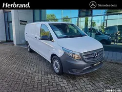 Weiss Gebraucht 2024 Mercedes Vito Van / Kleinbus | 35.688 € (Etwas zu teuer)