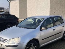 Grau Gebraucht 2007 VW Golf V Trendline Kleinwagen | 2.500 € (Fairer Preis)