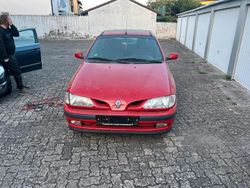 Rot Gebraucht 1997 Renault Mégane Kleinwagen | 500 €